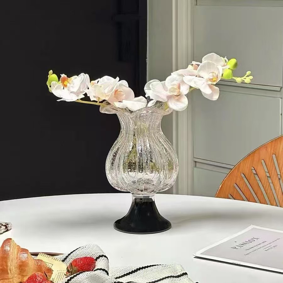 گلدان های شیشه ای با شکل های مختلف