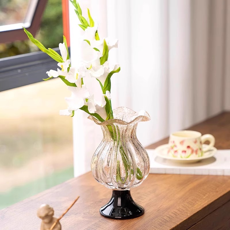 گلدان شیشه ای بلند لوکس به سبک وینتیج با لکه های طلایی